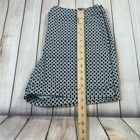 Soho Apparel Black and White Geometric Print Shorts w/ Stretch. Size 14 - Picture 4 of 5